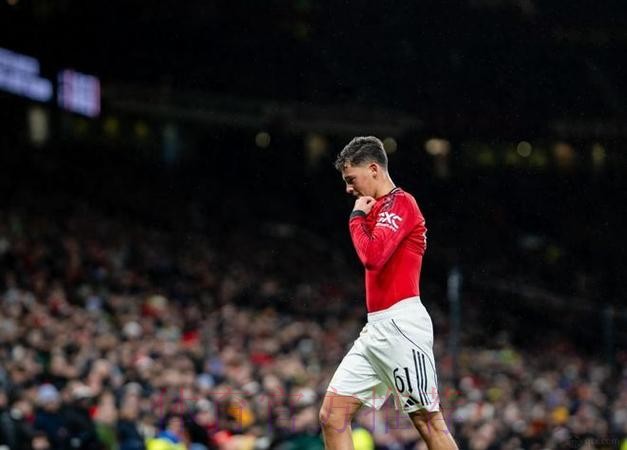 年轻球员谢伊-莱西红牌道歉:从失误中学习成长! 年轻球员谢伊-莱西红牌道歉:从失误中学习成长!